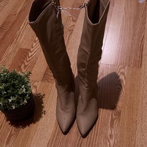 Chic Tan Heeled Women's Boots